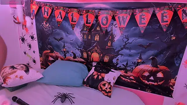 Snapshot of charlotte-11 chatting on 10-25-25, 03:29 charlotte-11 online show from 10-25-25, 03:29