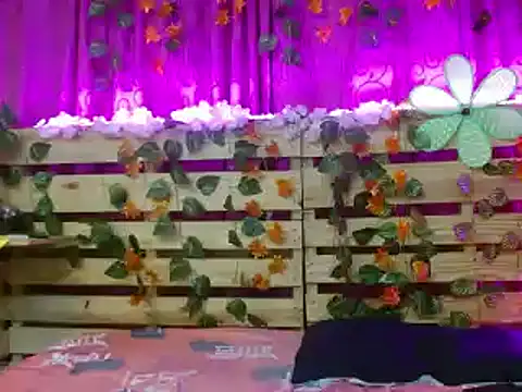 Elsa Parisi online show from 12-18-24, 04:49