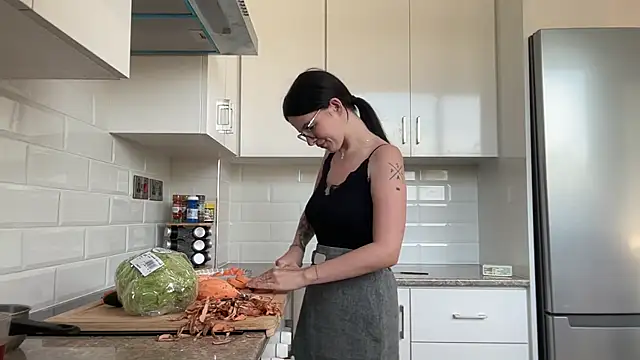 Snapshot of RoxiBlack chatting on 11-10-25, 07:40 RoxiBlack online show from 11-10-25, 07:40