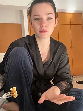 Snapshot of RoxiBlack chatting on 02-22-26, 07:29 RoxiBlack online show from 02-22-26, 07:29