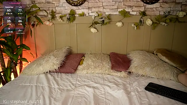 Snapshot of RossemaryRain chatting on 12-16-25, 09:09 RossemaryRain online show from 12-16-25, 09:09