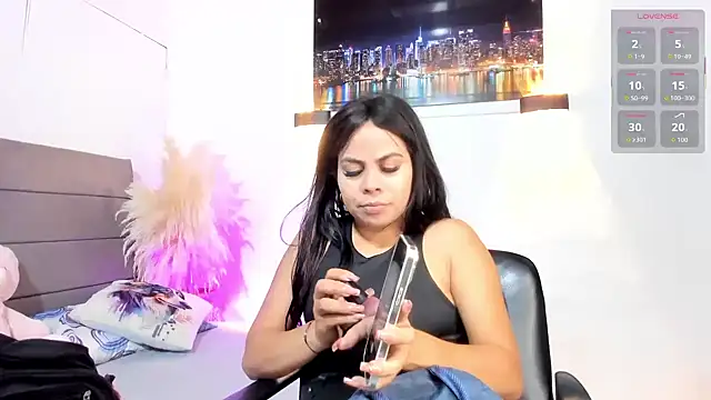 Snapshot of Julieta_Coopeer_ chatting on 05-23-26, 10:41 Julieta Coopeer online show from 05-23-26, 10:41