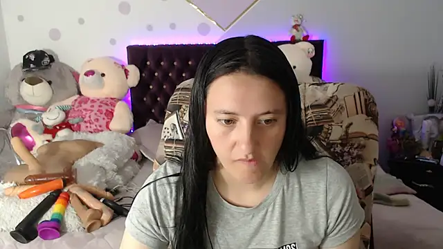 Snapshot of Lorenahot_06 chatting on 09-16-25, 04:19 Lorenahot 06 online show from 09-16-25, 04:19