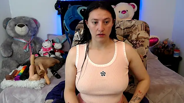 Snapshot of Lorenahot_06 chatting on 10-18-25, 03:46 Lorenahot 06 online show from 10-18-25, 03:46