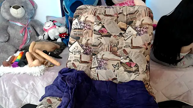 Snapshot of Lorenahot_06 chatting on 10-25-25, 06:13 Lorenahot 06 online show from 10-25-25, 06:13