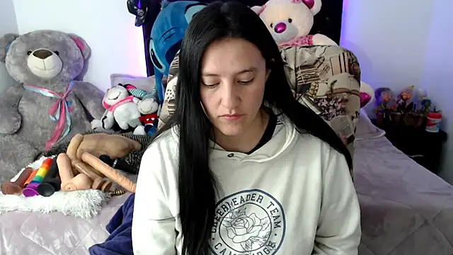 Snapshot of Lorenahot_06 chatting on 10-29-25, 11:01 Lorenahot 06 online show from 10-29-25, 11:01