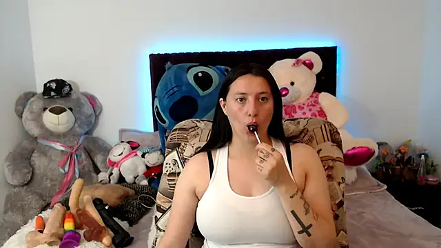 Snapshot of Lorenahot_06 chatting on 11-11-25, 06:41 Lorenahot 06 online show from 11-11-25, 06:41