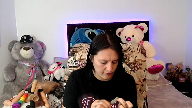 Snapshot of Lorenahot_06 chatting on 11-25-25, 07:25 Lorenahot 06 online show from 11-25-25, 07:25