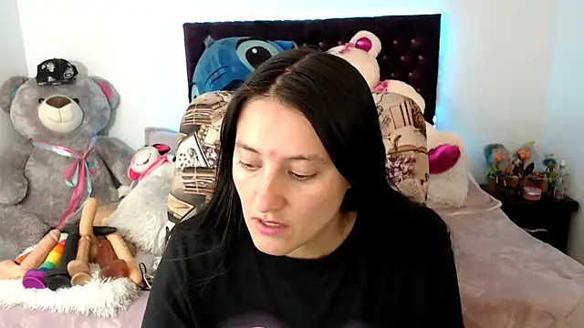 Snapshot of Lorenahot_06 chatting on 12-05-25, 06:37 Lorenahot 06 online show from 12-05-25, 06:37