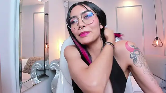 Snapshot of AzuraKindong chatting on 03-20-25, 01:46 AzuraKindong online show from 03-20-25, 01:46