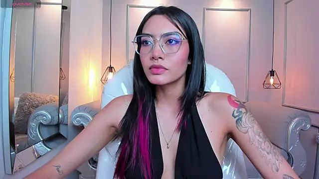 Snapshot of AzuraKindong chatting on 09-16-25, 07:26 AzuraKindong online show from 09-16-25, 07:26