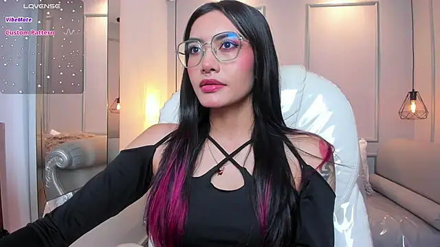 Snapshot of AzuraKindong chatting on 10-22-25, 07:24 AzuraKindong online show from 10-22-25, 07:24