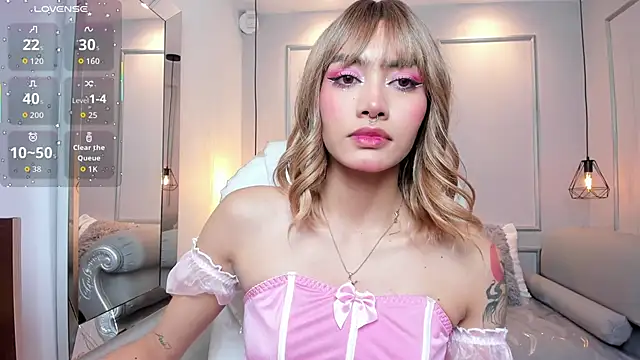 Snapshot of AzuraKindong chatting on 10-28-25, 08:00 AzuraKindong online show from 10-28-25, 08:00