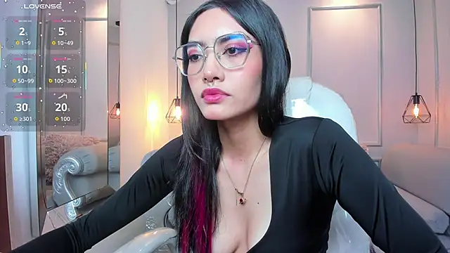 Snapshot of AzuraKindong chatting on 11-04-25, 07:24 AzuraKindong online show from 11-04-25, 07:24