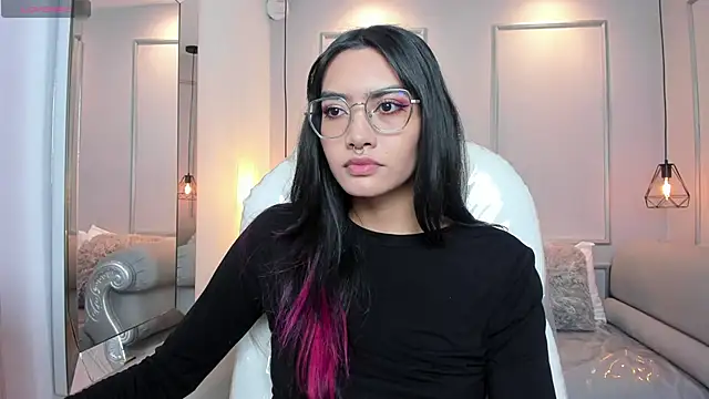 Snapshot of AzuraKindong chatting on 11-06-25, 07:04 AzuraKindong online show from 11-06-25, 07:04