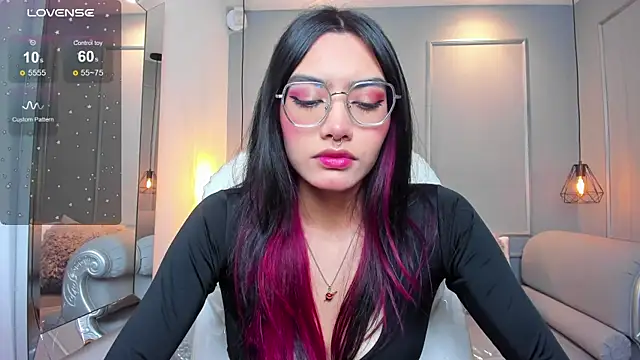 Snapshot of AzuraKindong chatting on 11-18-25, 07:18 AzuraKindong online show from 11-18-25, 07:18