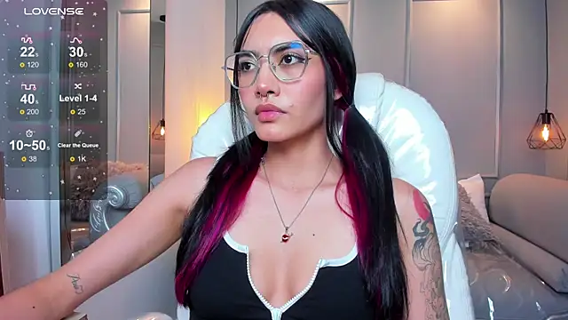 Snapshot of AzuraKindong chatting on 11-19-25, 07:14 AzuraKindong online show from 11-19-25, 07:14