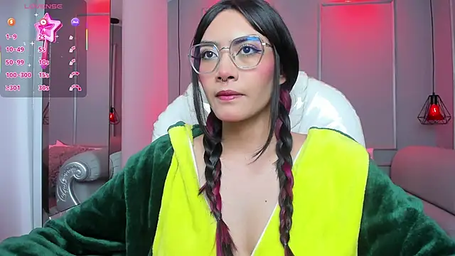 Snapshot of AzuraKindong chatting on 12-15-25, 07:18 AzuraKindong online show from 12-15-25, 07:18