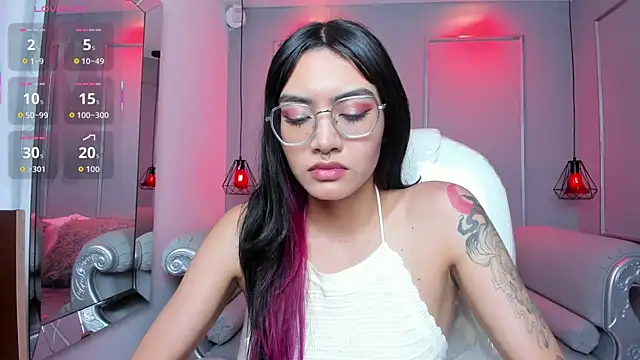 Snapshot of AzuraKindong chatting on 12-18-25, 07:20 AzuraKindong online show from 12-18-25, 07:20