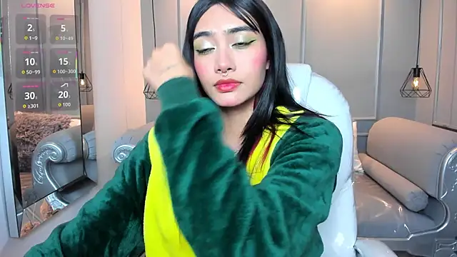 Snapshot of AzuraKindong chatting on 01-08-26, 07:27 AzuraKindong online show from 01-08-26, 07:27