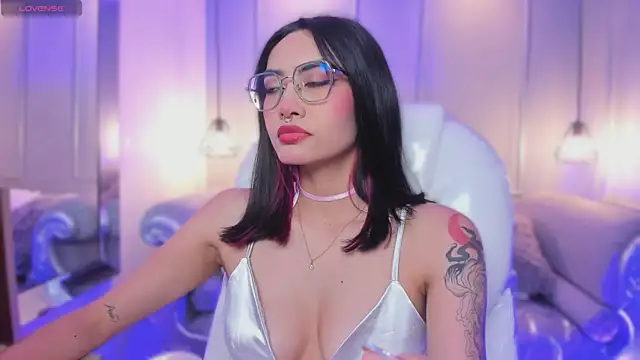 Snapshot of AzuraKindong chatting on 03-06-26, 07:32 AzuraKindong online show from 03-06-26, 07:32