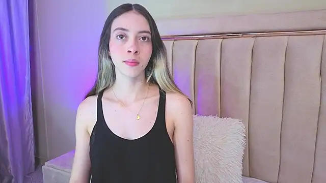 Snapshot of sophiia_grey_1 chatting on 05-18-26, 11:10 sophiia grey 1 online show from 05-18-26, 11:10