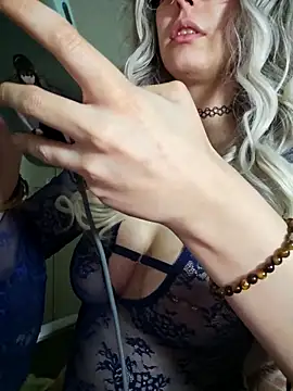 Snapshot of La_Nebulleuse-Nebulla chatting on 02-26-25, 08:44 La Nebulleuse-Nebulla online show from 02-26-25, 08:44