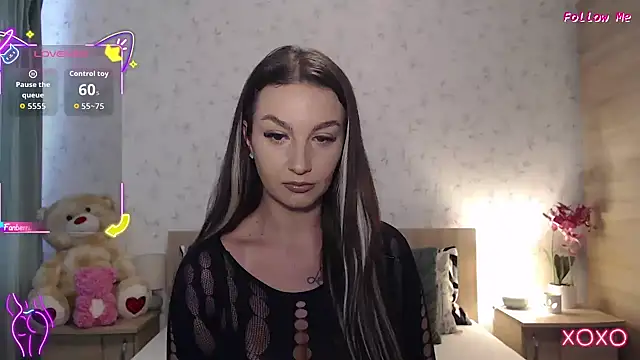 Snapshot of SecretSienna chatting on 10-15-25, 12:27 SecretSienna online show from 10-15-25, 12:27