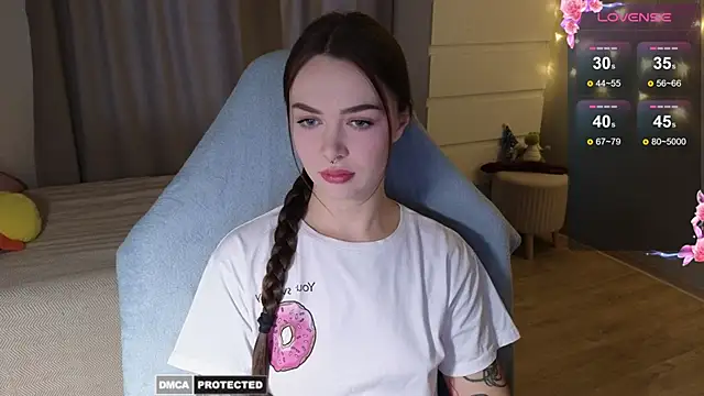 kate leoo online show from 11-22-25, 10:58