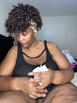 MsWhiteChocolatte online show from 06-18-26, 11:14