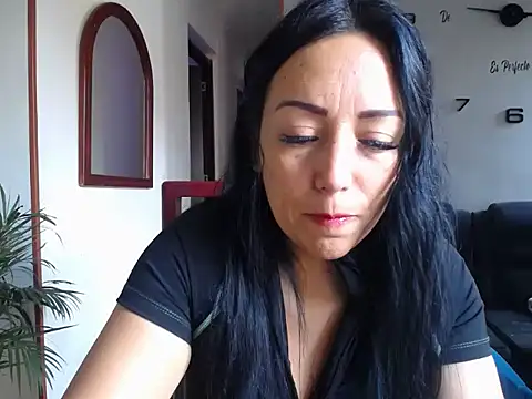Laura martin  online show from 06-12-26, 02:16
