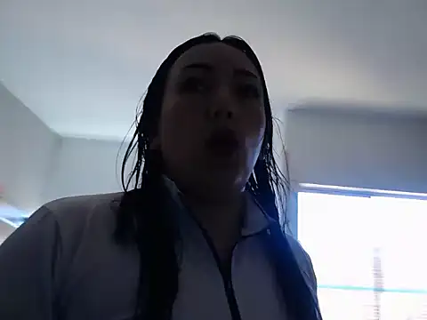 Snapshot of Laura_martin_ chatting on 07-28-26, 01:32 Laura martin online show from 07-28-26, 01:32