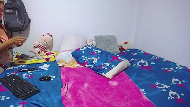 Stepmom slut 50 online show from 03-05-25, 12:55