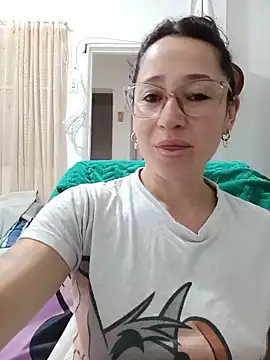 emilypoppy3 online show from 06-06-26, 12:43