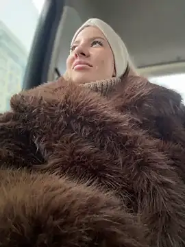 Snapshot of NewLale chatting on 12-21-25, 03:24 NewLale online show from 12-21-25, 03:24