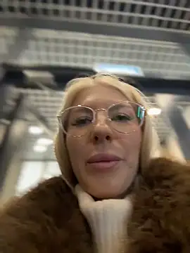 Snapshot of NewLale chatting on 02-20-26, 06:26 NewLale online show from 02-20-26, 06:26