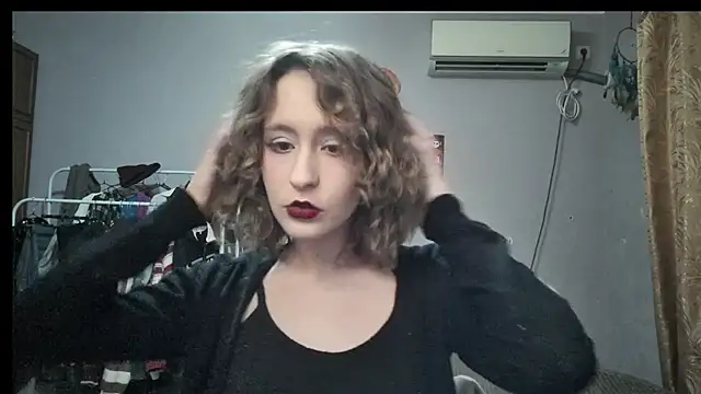 Snapshot of JoannaTompson chatting on 12-13-24, 06:49 JoannaTompson online show from 12-13-24, 06:49