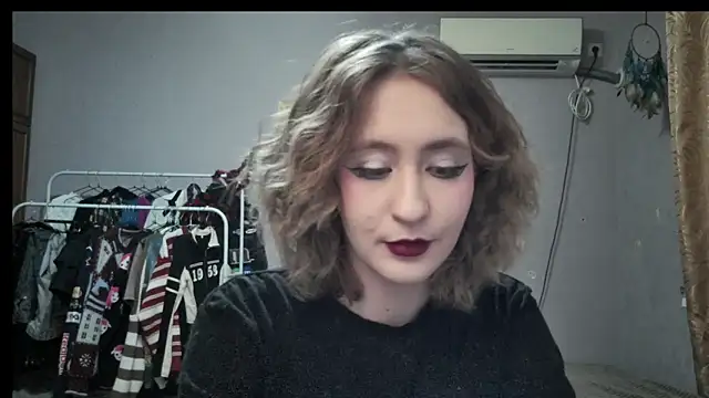 Snapshot of JoannaTompson chatting on 12-15-24, 06:15 JoannaTompson online show from 12-15-24, 06:15