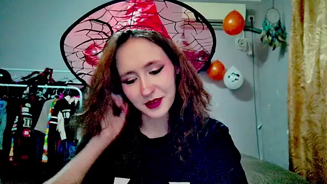 Snapshot of JoannaTompson chatting on 10-18-25, 11:49 JoannaTompson online show from 10-18-25, 11:49