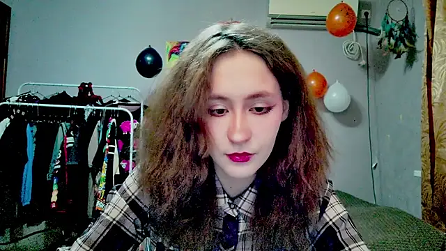 Snapshot of JoannaTompson chatting on 10-25-25, 12:40 JoannaTompson online show from 10-25-25, 12:40