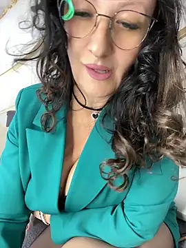 Snapshot of Katie-n chatting on 06-17-26, 07:22 Katie-n online show from 06-17-26, 07:22