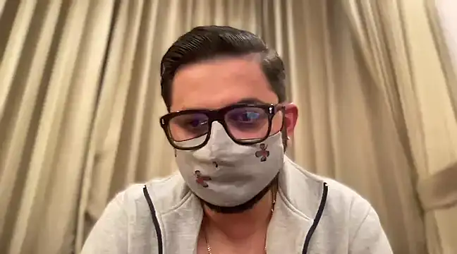 Snapshot of slavekinky001 chatting on 12-27-24, 07:03 slavekinky001 online show from 12-27-24, 07:03