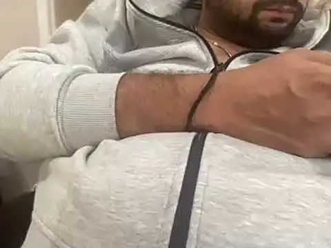 Snapshot of slavekinky001 chatting on 12-27-24, 10:05 slavekinky001 online show from 12-27-24, 10:05