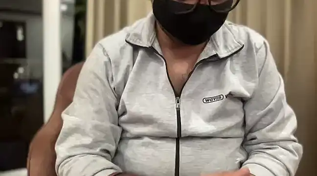 Snapshot of slavekinky001 chatting on 01-22-25, 07:24 slavekinky001 online show from 01-22-25, 07:24