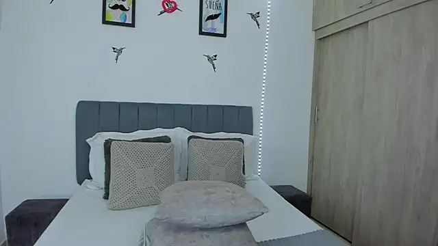 Snapshot of im_sarah34 chatting on 03-09-26, 05:00 im sarah34 online show from 03-09-26, 05:00