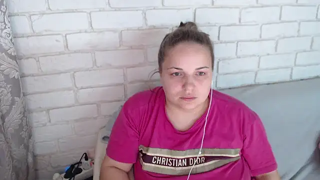 Crazyy girl  online show from 11-06-25, 03:35