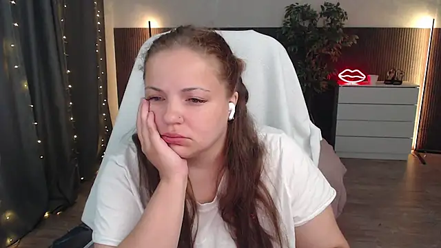 Snapshot of Crazyy_girl_ chatting on 07-07-26, 07:23 Crazyy girl online show from 07-07-26, 07:23