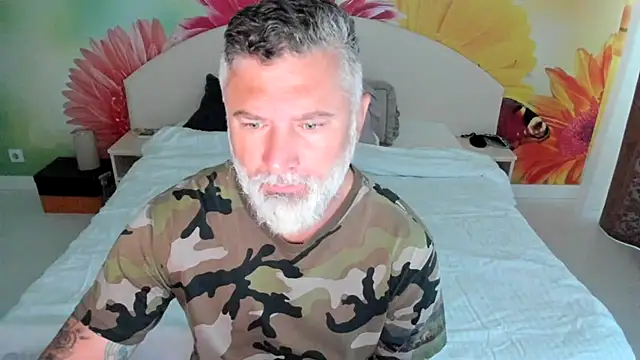 Snapshot of BlowMyXXL chatting on 11-13-25, 05:39 BlowMyXXL online show from 11-13-25, 05:39