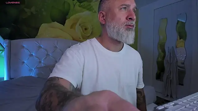 Snapshot of BlowMyXXL chatting on 01-18-26, 10:52 BlowMyXXL online show from 01-18-26, 10:52