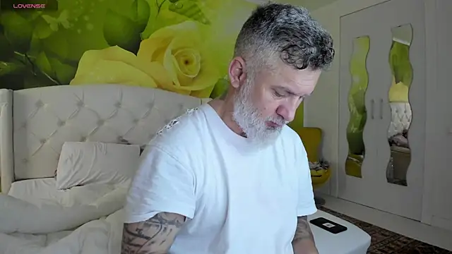 Snapshot of BlowMyXXL chatting on 04-02-26, 05:38 BlowMyXXL online show from 04-02-26, 05:38